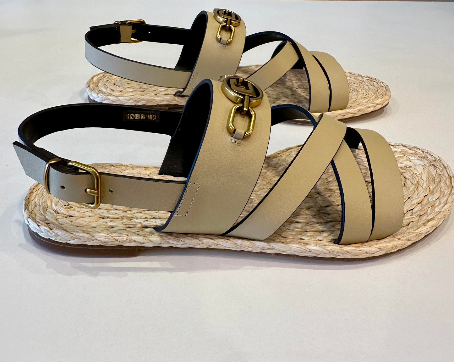 LOLA CRUZ | LYDIA FLAT | BEIGE