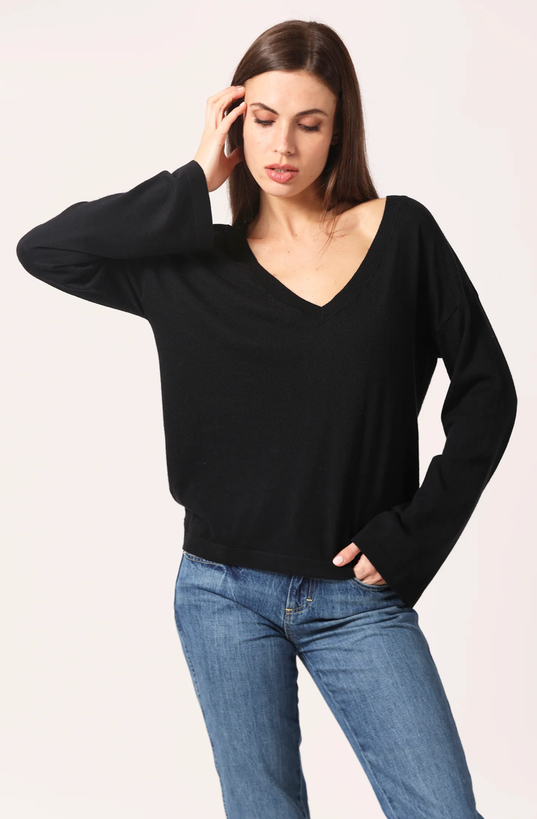 MINNIE ROSE | SUPIMA COTTON CASHMERE WIDE V NECK TOP | BLACK